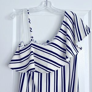 NWOT Banana Republic one sleeve blouse. Size large. Navy and off white.